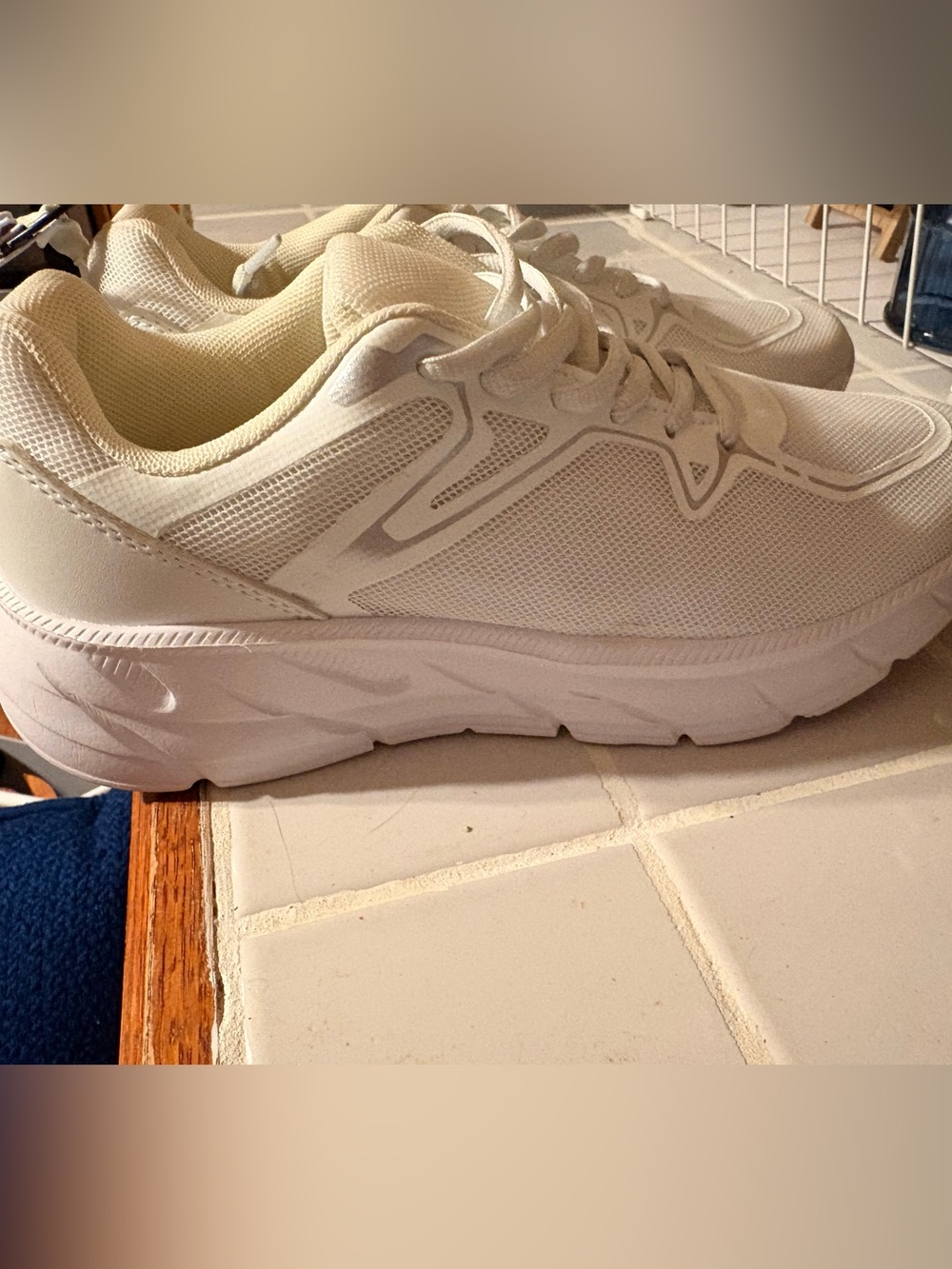 Pro Player Women's White Athletic Sneakers size 9 NWT